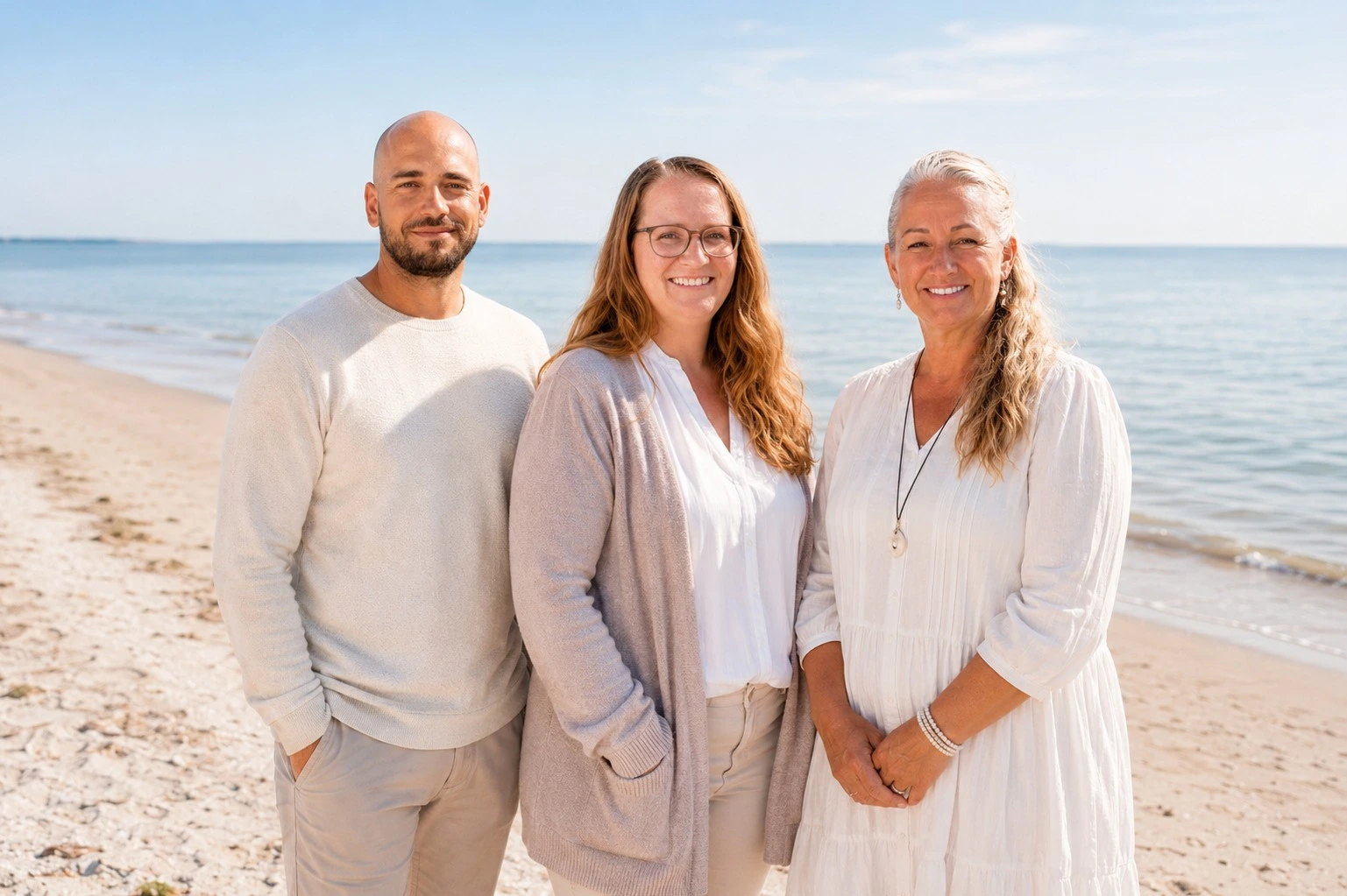 Karina, Annedor und Martin gemeinsam im Grünen